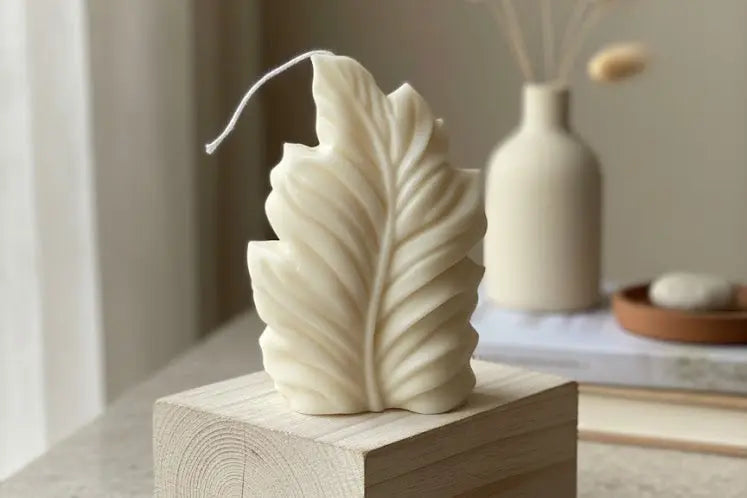 Minimalist Feather Candle — Handcrafted Soy Wax Elegance - Kind Gifts Co.