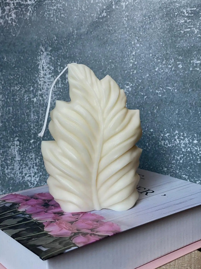 Minimalist Feather Candle — Handcrafted Soy Wax Elegance - Kind Gifts Co.